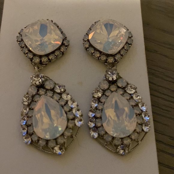 Haute Bride Earrings - Picture 3 of 4